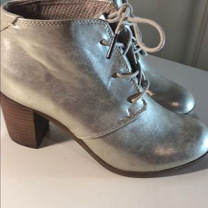 Toms size 6 booties